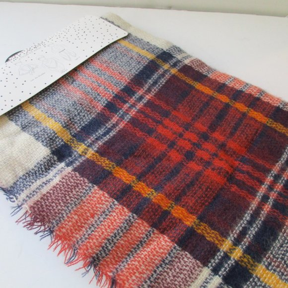 *Ready to Wrap Red Cream Blanket Scarf Fringe Edge - Picture 3 of 5